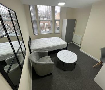 1 bedroom in a house share to rent - Photo 4