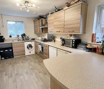 4 bedroom semi-detached house to rent - Photo 4