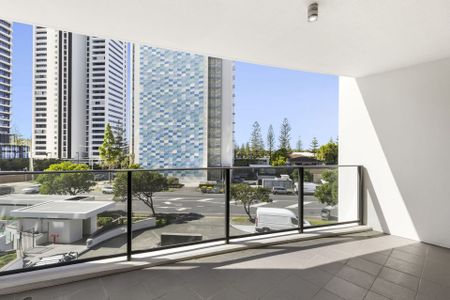 Luxury 2-Bedroom Apartment in Sierra Grand – Prime Broadbeach Location - Photo 3