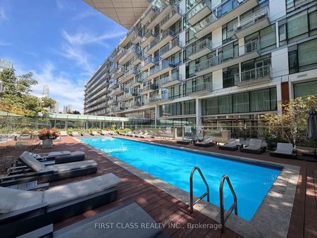 39 Queens Quay East condo — Toronto, ON (1-Bedroom) - 1 Bedroom - Photo 3