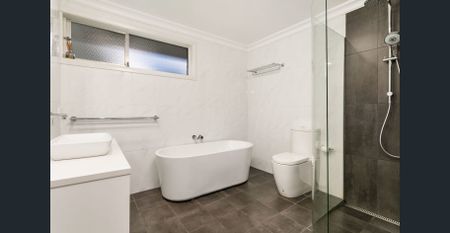 Comfortable Three Bedroom Family Home - Photo 5