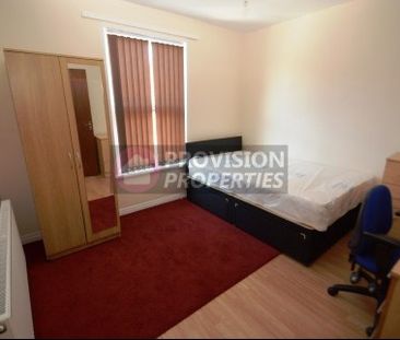 2 Bedroom Student Professional Houses in Hyde Park - Photo 3