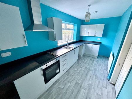 2 bedroom semi-detached house to rent - Photo 5