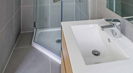 Two storey property in Papakura! - Photo 5