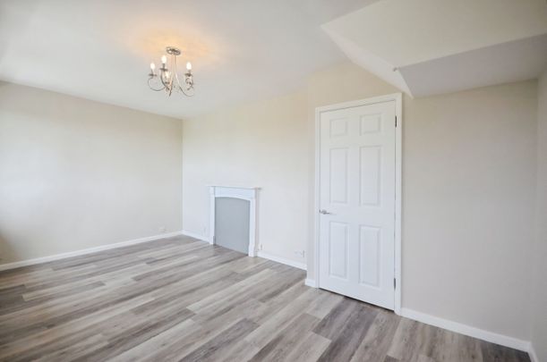 Flat to rent - Wricklemarsh Road, London, SE3 - Photo 1