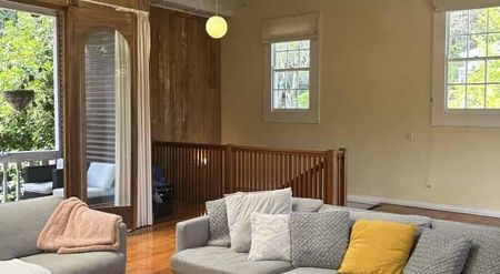 Unique Loft Style Apartment - Photo 2