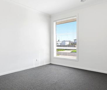 NEW BUILD HOME FOR RENT IN THORNHILL PARK - Photo 2