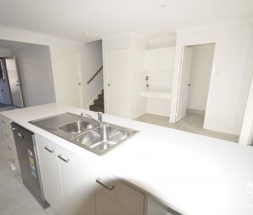 VERY NEW 3 BED TOWNHOUSE FOR RENT (Break Lease) - Photo 4