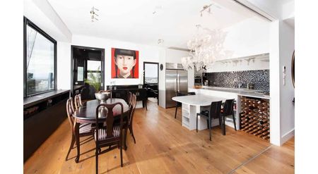 Penthouse Living - Photo 2