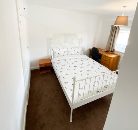 5 bedroom semi-detached house to rent - Photo 4