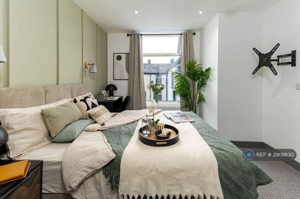 1 bedroom in a house share to rent - Photo 1
