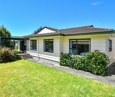 This cozy three bedroom home is looking for its new tenants. - Photo 1