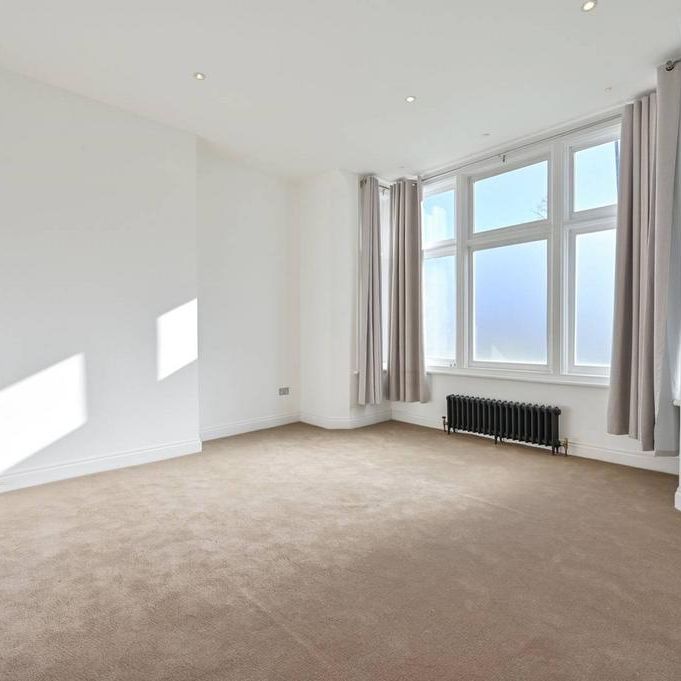3 bedroom flat to rent - Photo 1