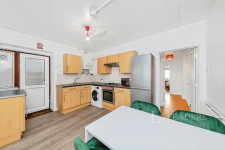 4 bedroom terraced house to rent - Photo 4