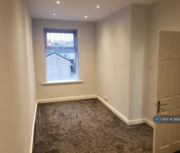 3 bedroom end of terrace house to rent - Photo 4