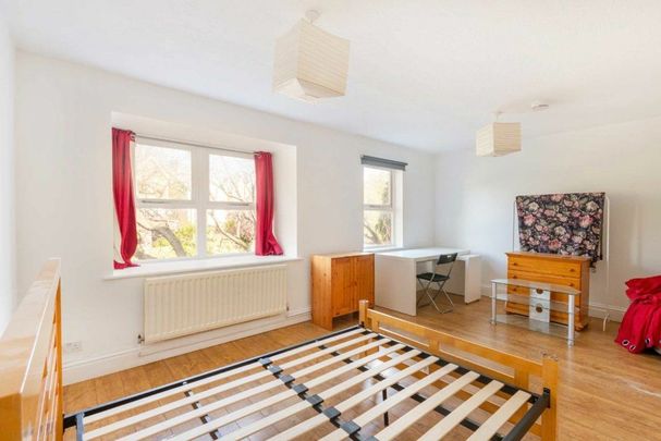 Crescent Way, Brockley, SE4 - Photo 1