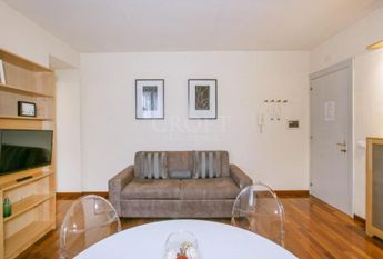 Spanish Steps .Charming two-room apartment with balcony and views over the rooftops of Rome . In residence with dayluy cleaning , A/C wifi , consierge. Rif #1948