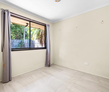 Sparkling Blue Swimming Pool - Located Near Everything! - Photo 6