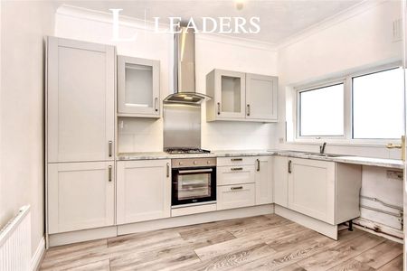 3 bedroom house to rent Hartington Road, SS1 - Photo 5