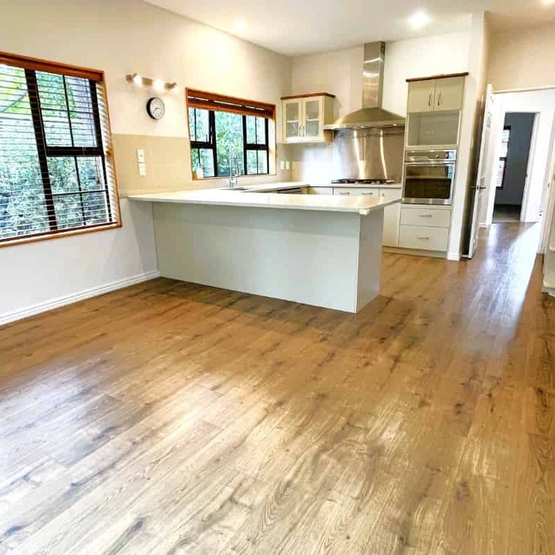 Stunning & Modern Home in Quiet Neighborhood - Photo 1