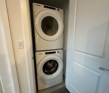 For Lease - 3240 William Coltson Avenue, Oakville, Ontario - Photo 4