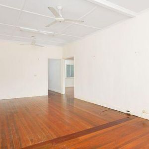 Ideal Location - Prime Position - High Set Queenslander - Photo 3