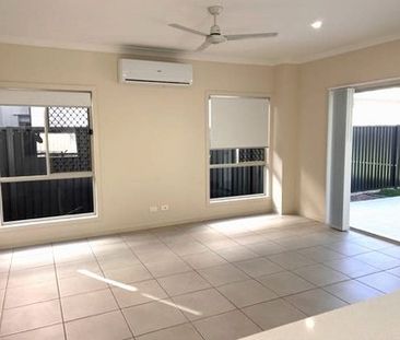 HIGHSET 4 BEDROOM HOME - AIR CON - WALK TO WATER - Photo 3