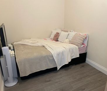 1 Bed Flat, Goodmayes Lane, IG3 - Photo 2