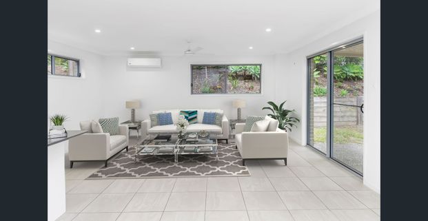 MODERN SPACIOUS TOWNHOUSE IN HELENSVALE - Photo 1