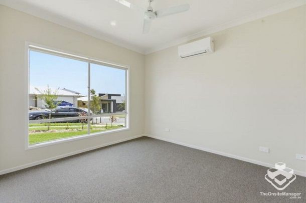 Brand New 4 Bedder Family House unbeatable LOW price $630 pw - Photo 1
