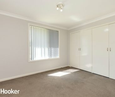 Spacious 3-Bedroom Home with Double Garage in South Tamworth - Photo 6