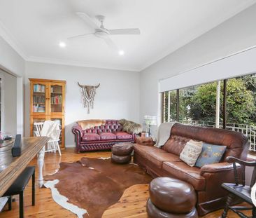 IDEALLY LOCATED, BEAUTIFUL HOME - Photo 6