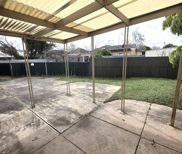 Spacious 3 Bedroom Home - Comfortable Living Awaits! - Photo 4