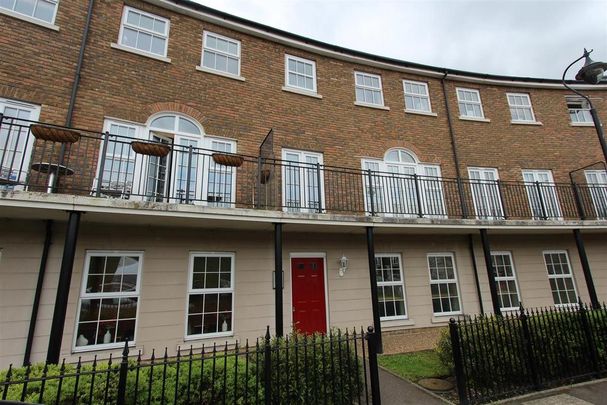 2 bedroom penthouse to rent - Photo 1
