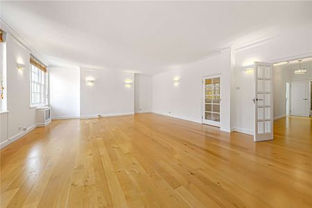Spacious three bedroom apartment in the heart of St. John's Wood - Photo 4
