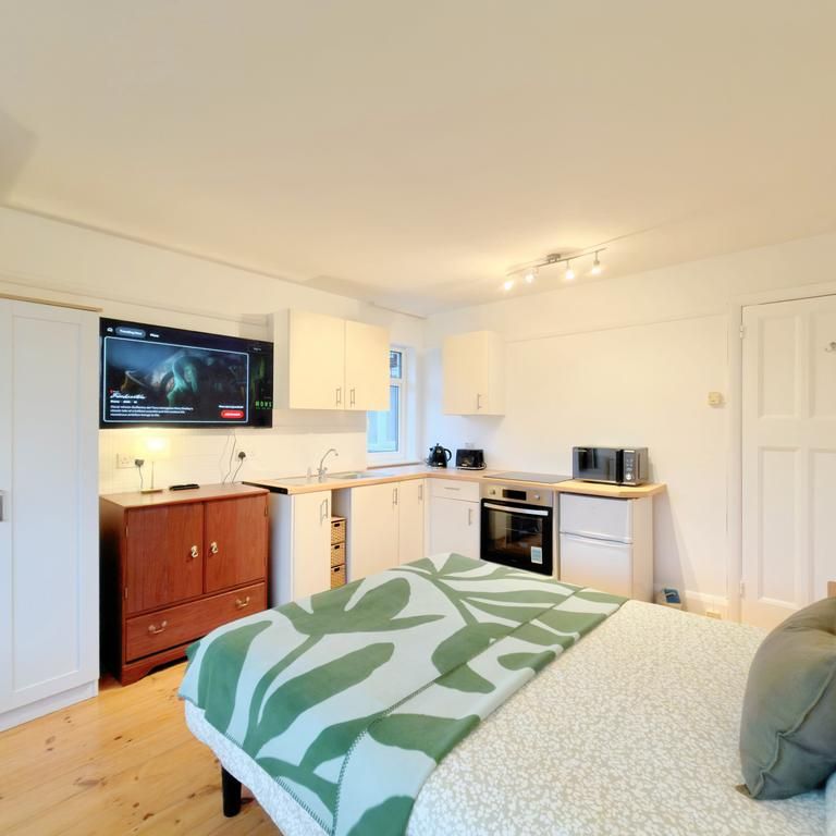 1 bedroom in a house share to rent - Photo 1