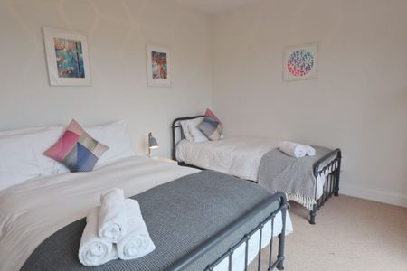 2 Bedroom Home – Medium Let - Photo 4