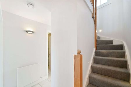 Charming two bedroom terraced house with private outdoor space - Photo 4