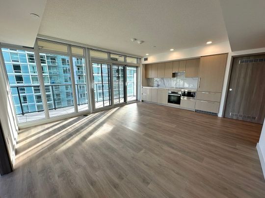 For Lease - 1 Concord Cityplace Way Unit# 2203, Toronto, Ontario - Photo 1