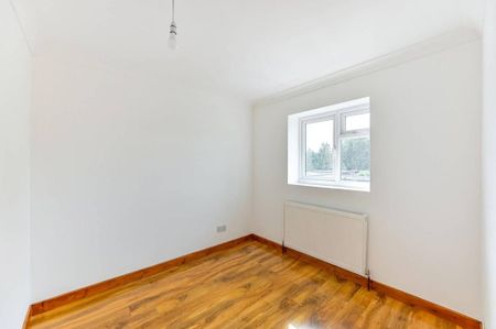 3 bedroom end of terrace house to rent - Photo 4