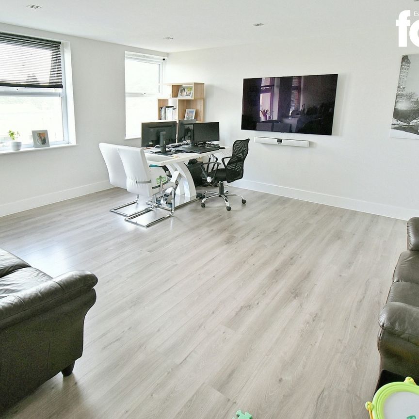 2 bed flat to rent in Victoria House, Princes Road, Ferndown, Dorset, BH22 9FP - Photo 1