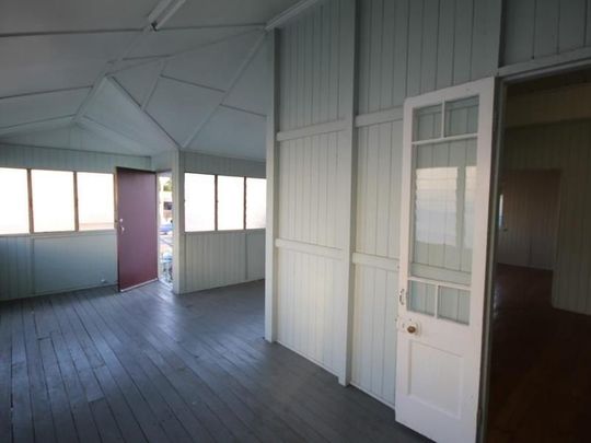 A SPACIOUS HIGH-SET HOME WITH 2 BEDROOMS PLUS ENCLOSED VERANDAS. - Photo 1