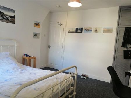 4 bedroom end of terrace house to rent - Photo 5