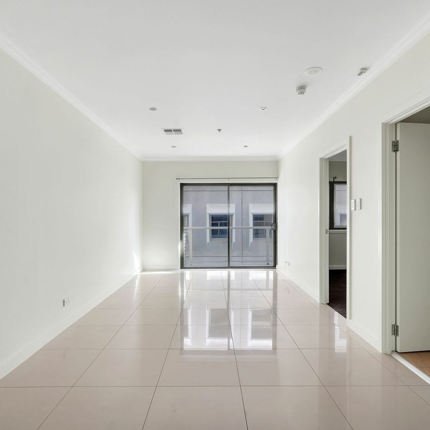 Quiet Modern Unit in the Heart of the City! - Photo 1
