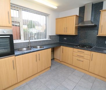 3 bed end of terrace house to rent in Robinets Road, Rotherham, S61 - Photo 4