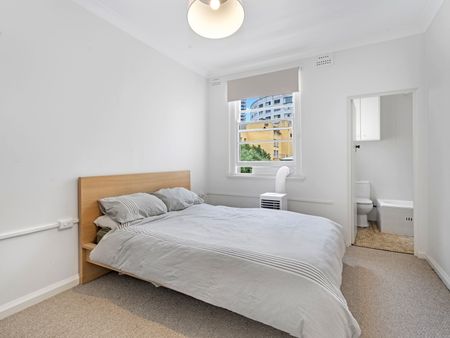 Light Filled One Bedroom - Photo 3
