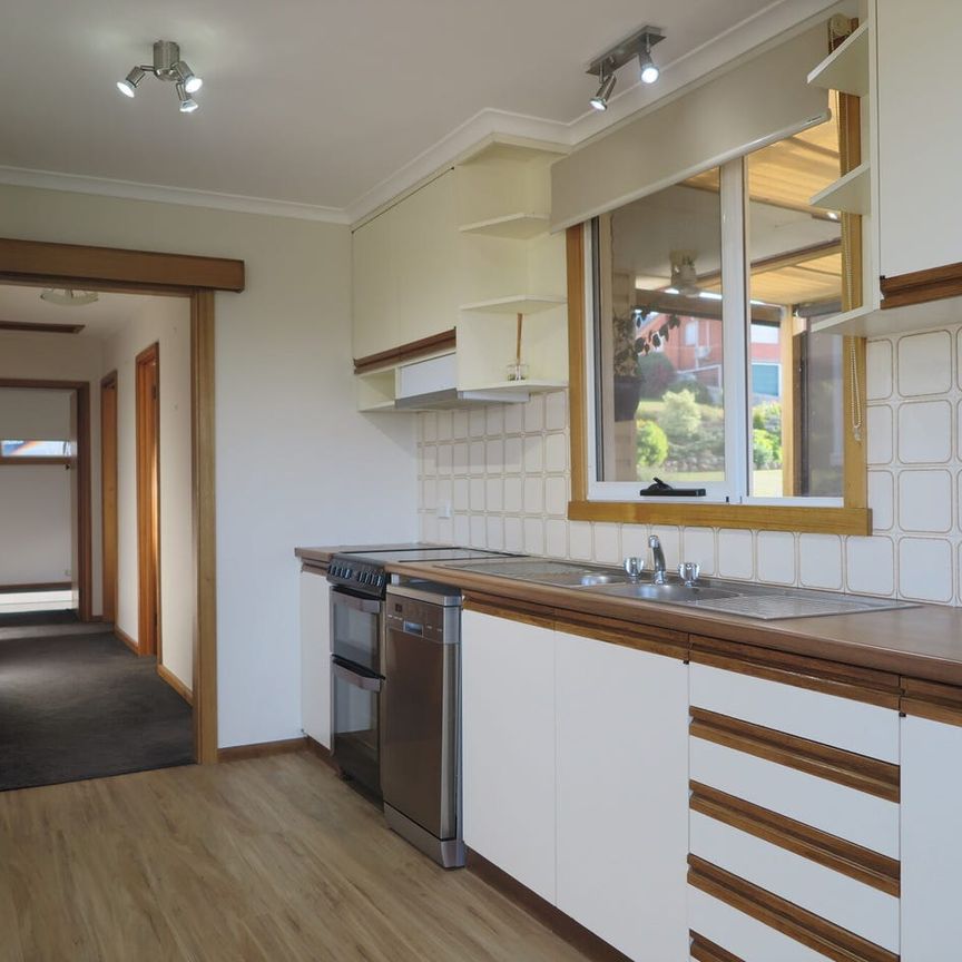 Beautiful Family Home With Stunning Views & Exceptional Outdoor Living - Photo 1