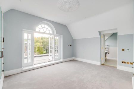 12 Bedroom Detached To Let - Photo 4
