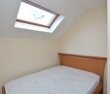 Lovely & Spacious 3 Bedroom House for Rent in South Wimbledon SW19 - Photo 3