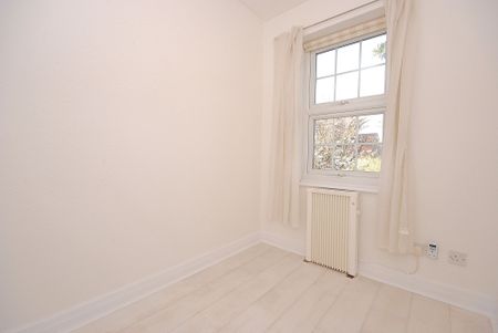 2 bedroom mid terraced house to rent, - Photo 4